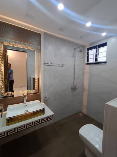 5 Marla Lock Option For rent In bahria town lahore