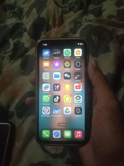 iphone xs R. S 37000