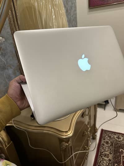 Macbook Air 2017 13 inch | 8GB Ram | 128GB SSD