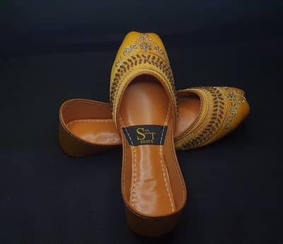 Traditional south asian handcarfted leather footwear