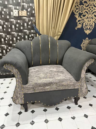 5 seater sofa Brand new condition very less used Molty Foam