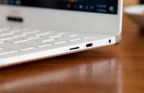 Dell laptop Core i7 10th Generation ` apple i5 10/10 i3