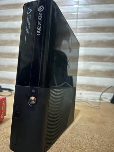 Xbox 360 Ultra Slim & 2 original Controller & 100 Games ps3/ps4/ps5