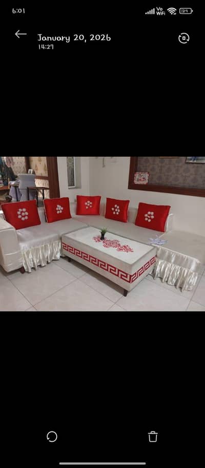 sofa good candishion and 1 table