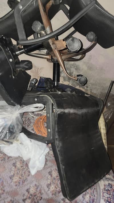 4 Claire's hn ye wali office chairs hn bilkul theek hn