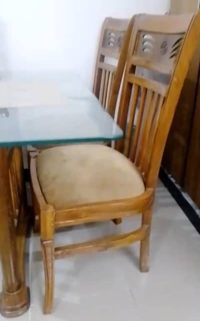 pure wooden 6 seater dinning table for sale.