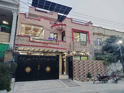 Highly-coveted 10 Marla House Is Available In Allama Iqbal Town For sale
