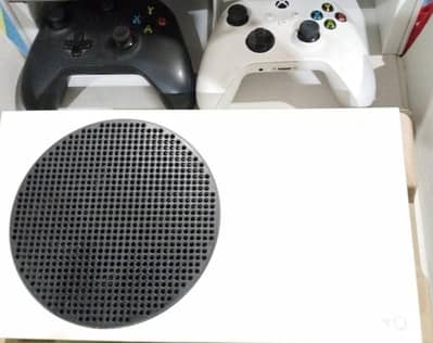 Xbox series s 512GB (2 Controller included)  Excellent condition