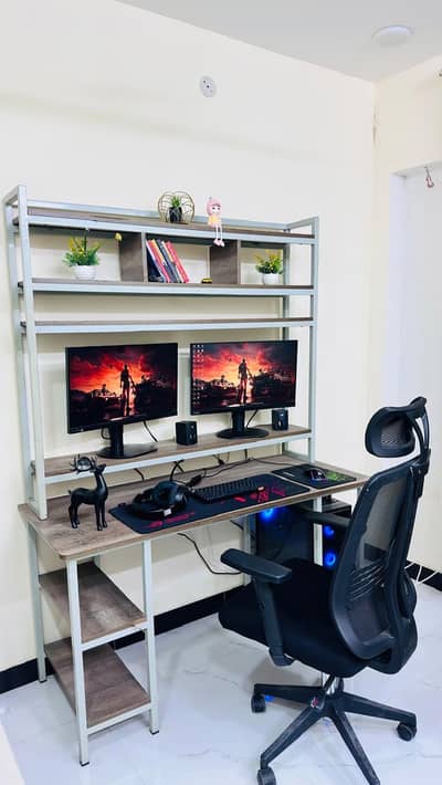 Workstation/ gaming table new condition