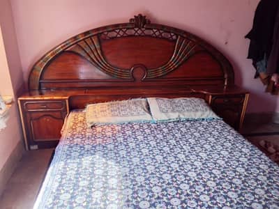 Double Bed and Console
