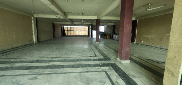 FLOOR FOR RENT WITH ROOF TOP