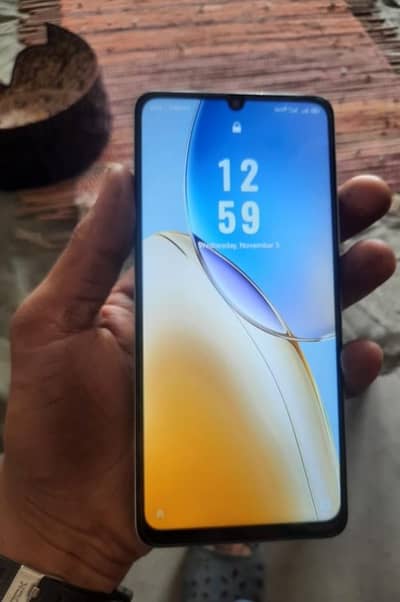 4+8gb ram/128gb storage.