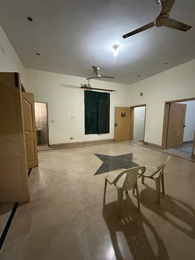 10 Maral Upper Portion For Rent in Qayum blk