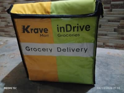 urgent sell for begs 2 hai aur sath t shirt medium size ki