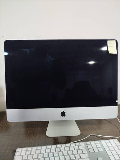 Apple iMac 21.5" (Late 2015) – 1TB Storage – 8GB RAM