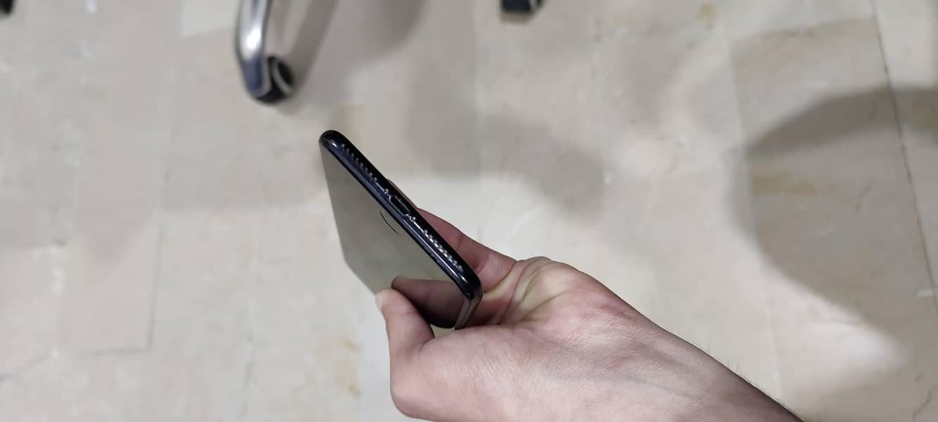 Apple iPhone 7 plus 0