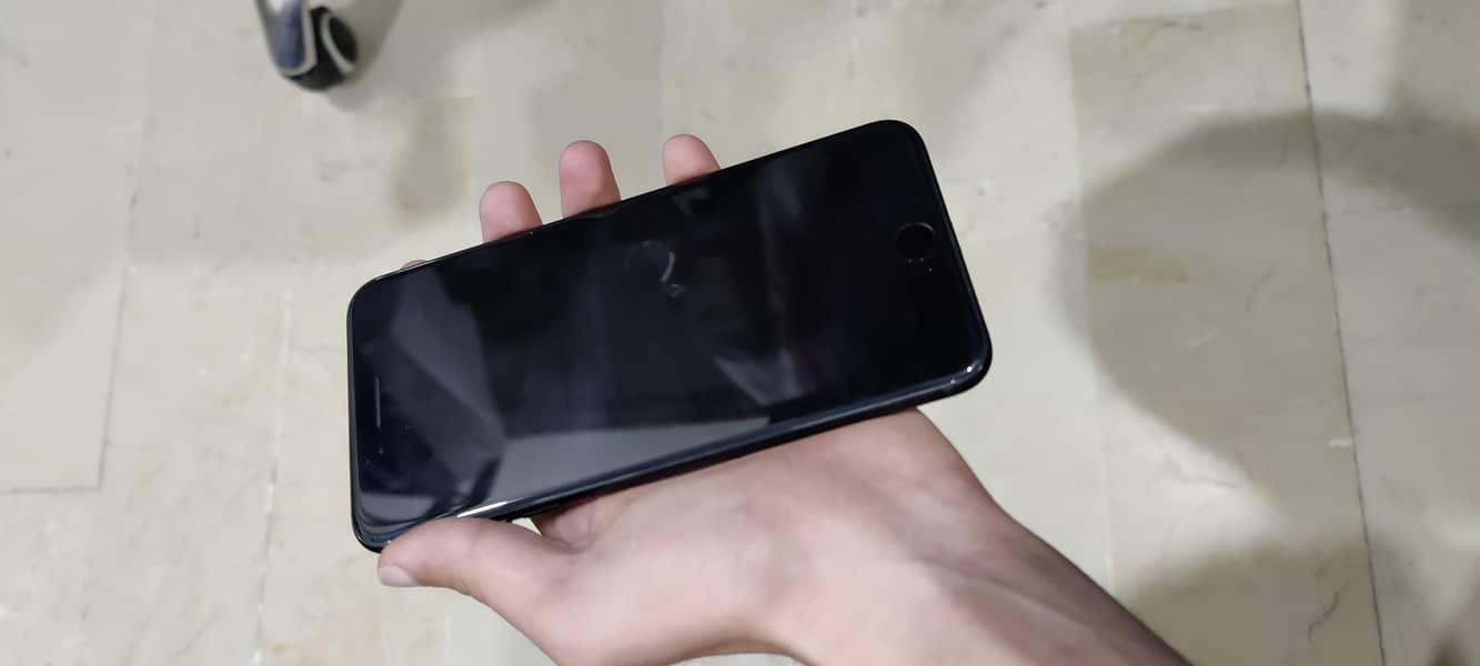 Apple iPhone 7 plus 1