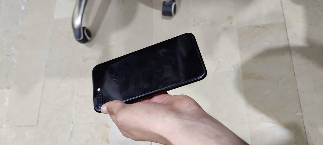 Apple iPhone 7 plus 2