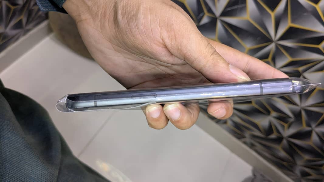 Google pixel 8a 10/10 condition 2