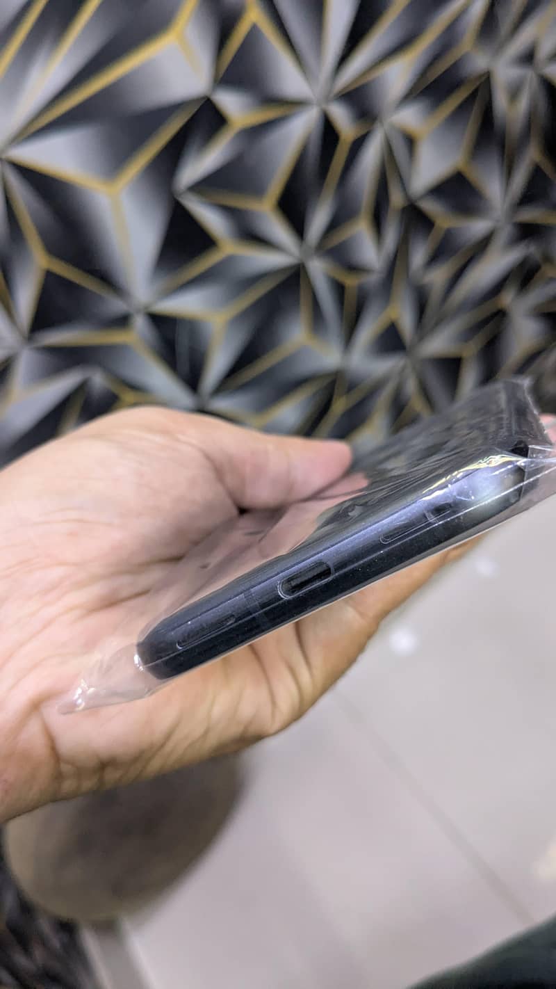 Google pixel 8a 10/10 condition 3