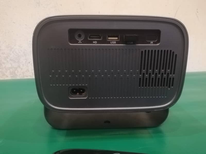 Android Led Multimedia Projector branded 3