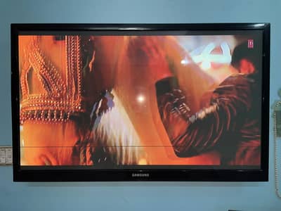 Samsung 42 Inch Plasma Lcd - Excellent condition-Minor Line .