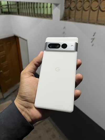 Google Pixel 7 Pro (128Gb) With Gift