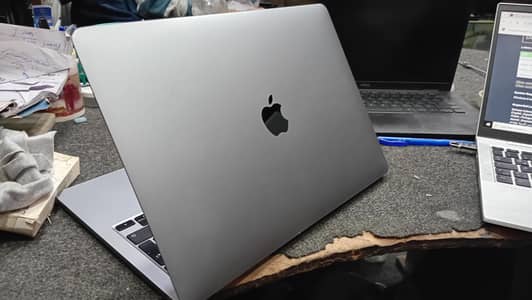 macbook pro 2022 m2