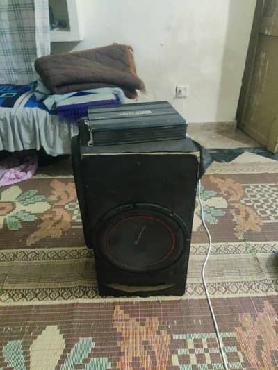 1 boofer 2 speakers or 1 amplifier