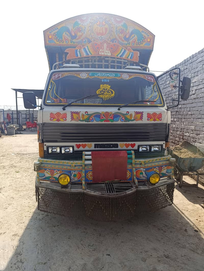 Mazda 2002 model foji frame  nissan copy 0