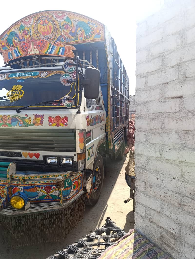 Mazda 2002 model foji frame  nissan copy 1