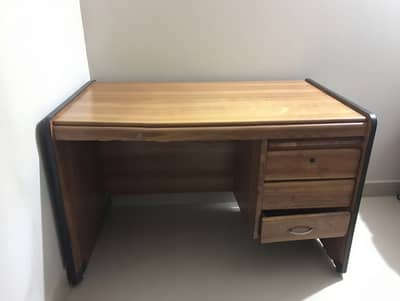 Office Table for sale in just 3000 jaldi karen warna sale ho jaye ga