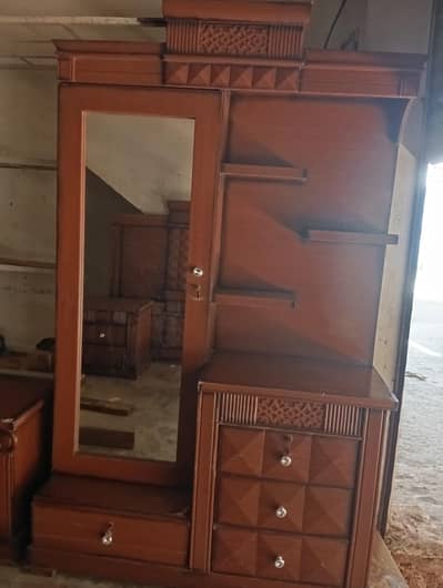 bed darasing sale karni ha