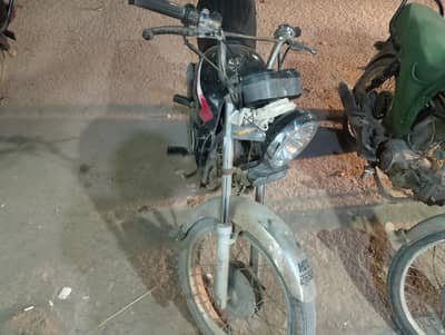 Gari me koi bhi Kam nahi hai full ok hai Jo rate Lage woh fainal hai