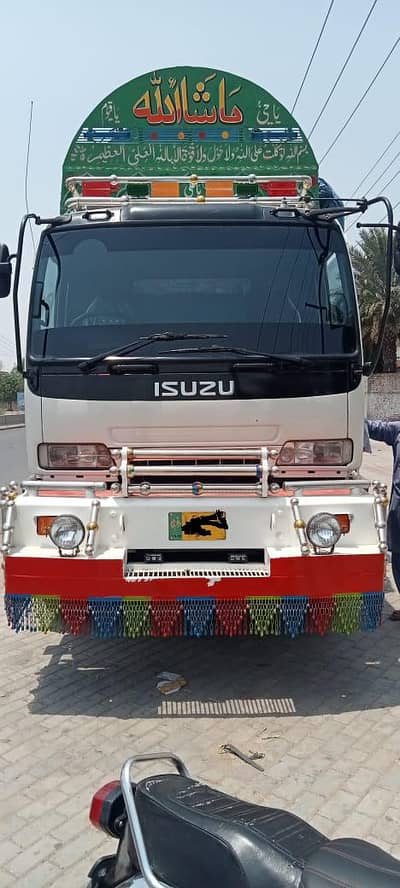 18 Feet  FTR  ISUZU  truck  new  condition