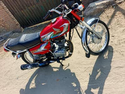 Honda 125 2023 model urgent for sale lush condition