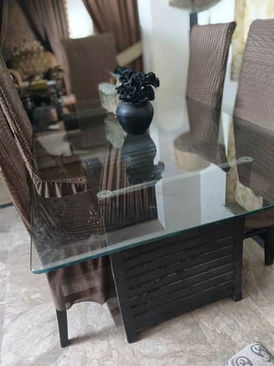 Dinning table for urgent sale