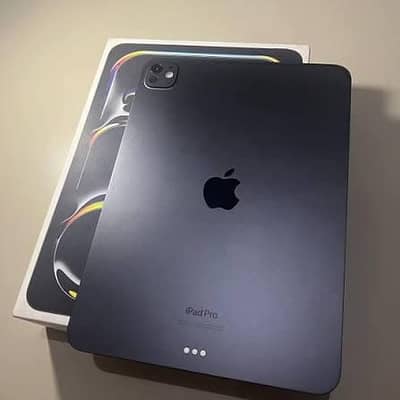 ipad m4 with box charger and cover