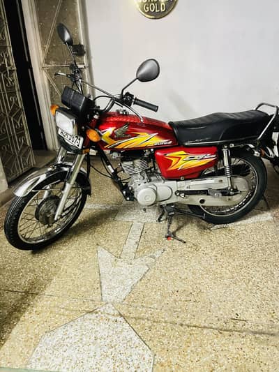 Honda CG 125. . 2021 model . . Brand new condition. . mileage only 7k