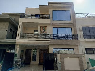 8 MARLA BRAND NEW HOUSE FOR SALE