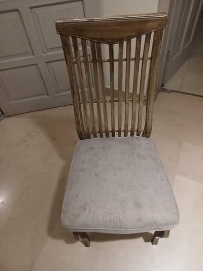 Pure Tali Dinning table with 10 mm tempered glass top.