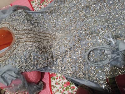 bridal maxi dress h 2 dafa phena h jisko chye h rabta kry