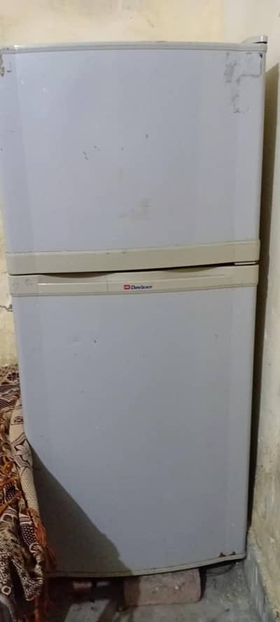 dawlance medium size fridge