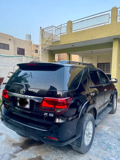 Toyota Fortuner 2013 black exchange possible
