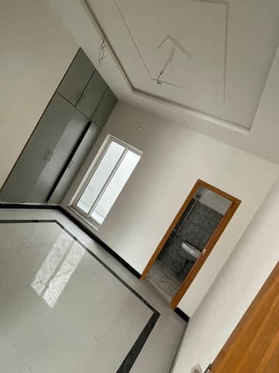 6 MARLA UPPER PORTION AVAILABLE FOR RENT