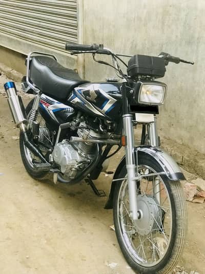 Hks exuast for 125 with bend pipe proper fitting