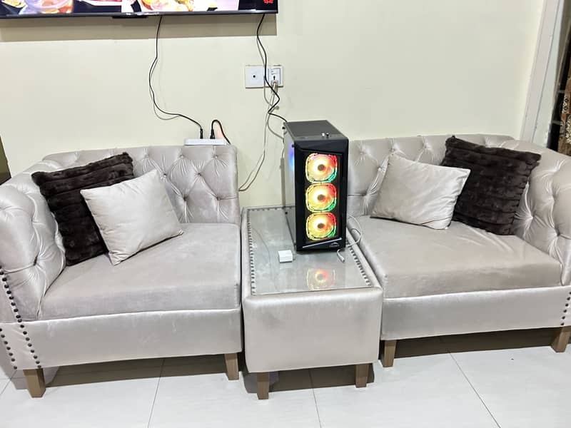 White sofas with table 0