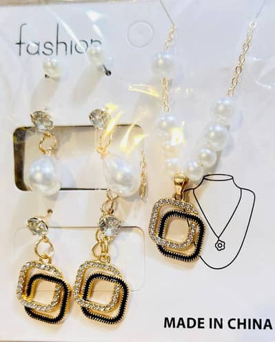 Chaina Gold Necklace