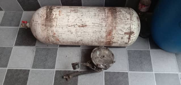 GAS KIT OR CYCLINDER FOR CAR