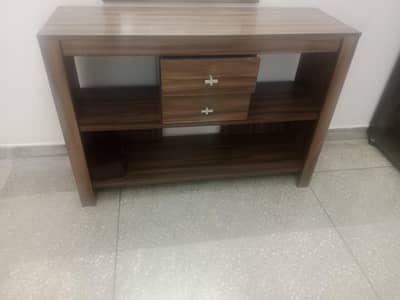 Interwood company dresser with mirror in  excellent condition